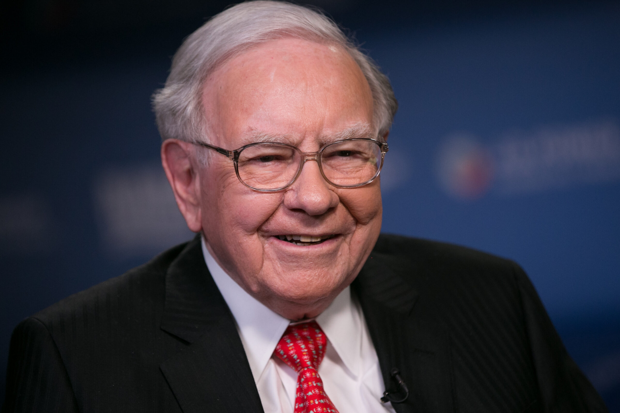 POWER LUNCH-- Pictured: Warren Buffett, CEO of Berkshire Hathaway and one of the world's wealthiest people, in an interview on March 31, 2015 -- (Photo by: Adam Jeffery/CNBC/NBCU Photo Bank/NBCUniversal via Getty Images)